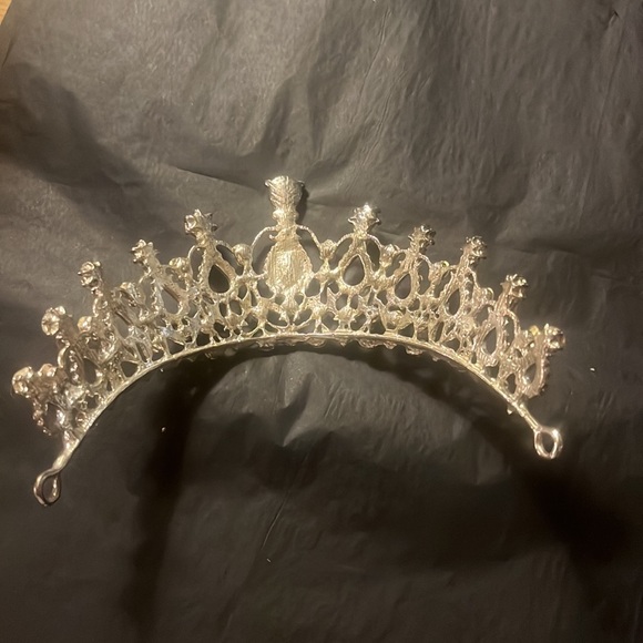 Rhinestone tiara - Picture 3 of 3